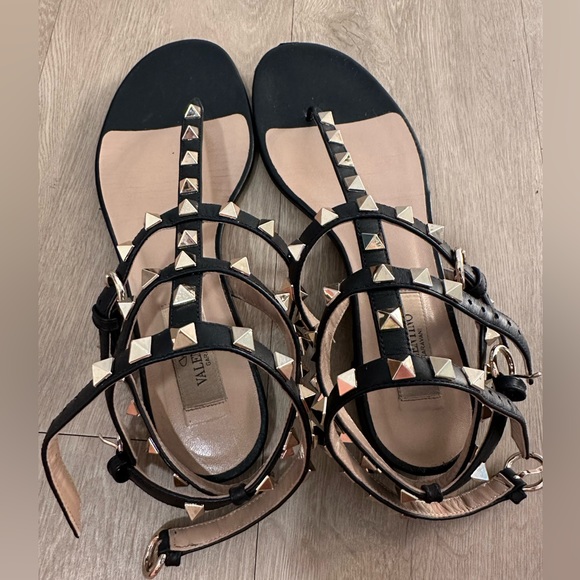 ROCKSTUD CALFSKIN FLAT FLIP-FLOP SANDAL - Picture 4 of 10